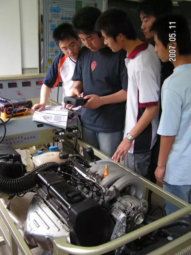 南京商业学校与南京汽车集团校企携手 成立“名爵技术实训中心” 5.jpg