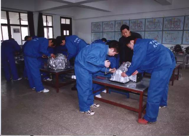 南京商业学校与南京汽车集团校企携手 成立“名爵技术实训中心” 7.jpg