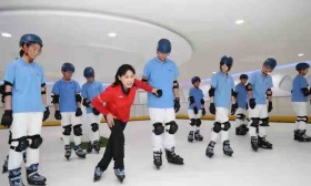 女子速滑世界冠军叶乔波为北京市第十一中学开讲“第一课”