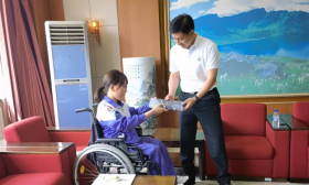 做生活的强者：长春轮椅女孩王馨瑶已被北大中文系预录取