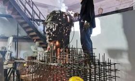 硬核！广州美术学院毕业生用1400斤钢筋铁片致敬建筑工父亲