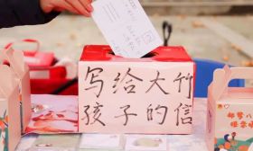 南京邮电大学举办“邮梦八秩，‘橙’意暖蜀”冬季义卖活动 | 一周校园动态（12.12—12.16）