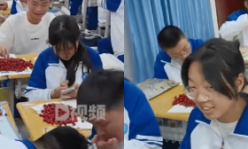 高中老师请全班同学吃80斤樱桃品尝春天，已连续7年为学生买樱桃