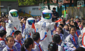 第8个中国航天日，北京海淀图强二小学子开启“叩问苍穹”之旅