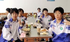 山东济南中学（唐冶校区）举办美食节，师生共享味蕾盛宴