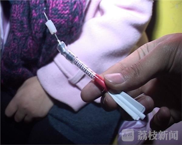 男子带6岁儿子偷狗 有毒飞镖射中女大学生-南京网络教育1.jpg