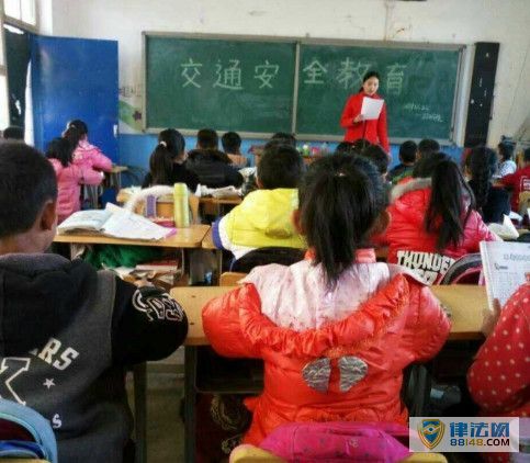 网传女教师遭多名男子强拖上车带走，实为离婚纠纷-南京网络教育2.jpg