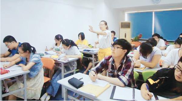 学校疯狂补课为考试 假期成“学期”问题出在哪