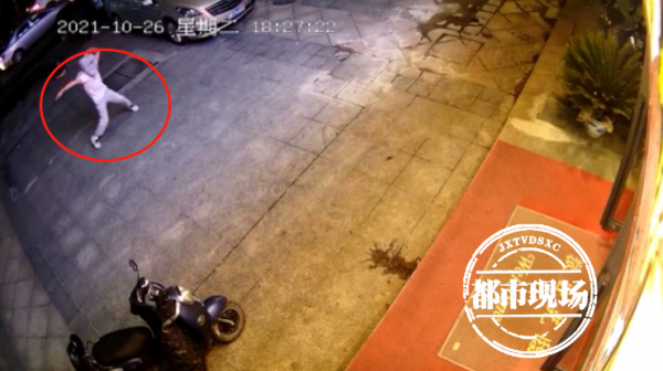 南昌：頻繁進入足療店，2初中生惹怒老板：“警告了好幾次”