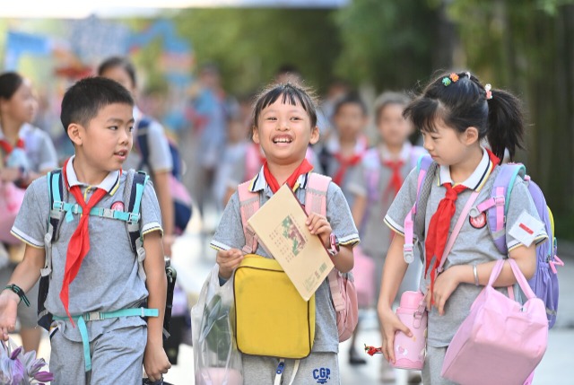 重慶：中小學生“元氣滿滿”回歸校園