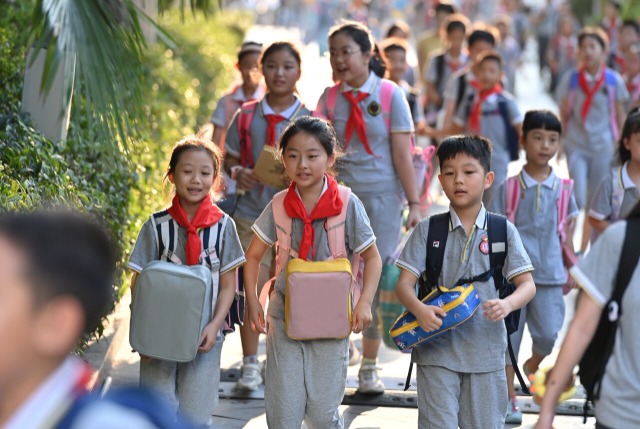 重慶：中小學生“元氣滿滿”回歸校園