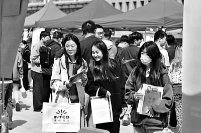 奔赴西部，在廣闊天地書寫火熱青春——東部高校積極引導切實服務畢業生建功西部