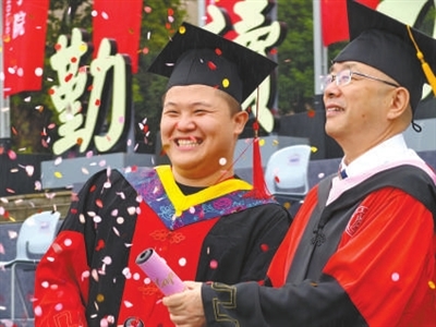 我們畢業啦