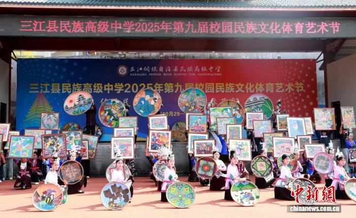 广西侗乡学子展示多彩民族文化