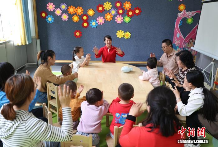 “嵌入式”托育服务托起“家门口”的幸福