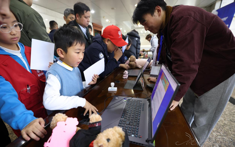 1762698611360059.png liuyang20251191739422765160.png