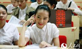 南航招空乘 现场美女云集