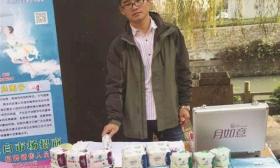 95后理工男卖“姨妈巾”月入万元 人称“姨妈哥”