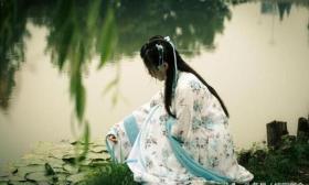 南京美女大学生一年四季穿汉服上课，常遭同学歧视