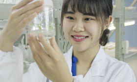 学霸女生课程笔记走红 被赞“艺术品”