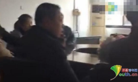 传南通一小学老师让学生互扇耳光
