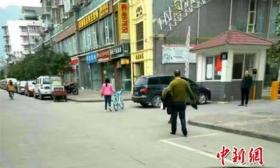 校长跳河救孩子后悄然离开 朋友圈转发被同事认出