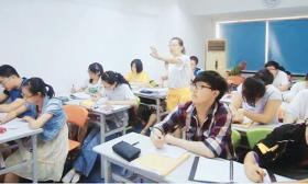 学校疯狂补课为考试 假期成“学期”问题出在哪