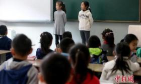 教育部：今年将制订以居住证为准的随迁子女就学政策