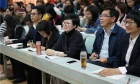 常州一群小学语文老师聚在一起，对一年级新教材进行“神”分析...