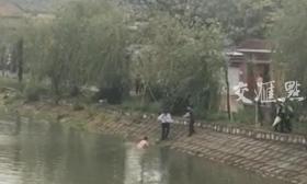 小学门口发生枪战？警方:逃犯拒捕民警鸣枪示警