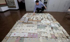 组图：他收藏上百张高考准考证，跨越60余年