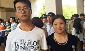 考生高考前被撞失忆 得知要考试后坚持参加
