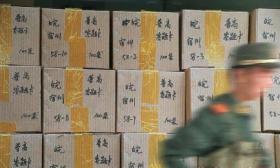 高考考卷已到达江苏各地 特警24小时守候