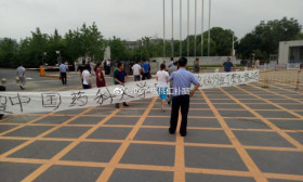 中国药科大学一女生游泳课溺亡 老师被指拒绝营救