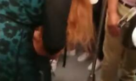 南京地铁上一初中学生遭殴打 疑因书包蹭到女子