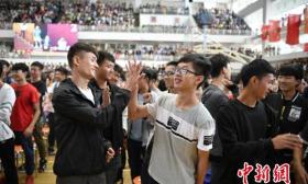 云南一高校要求学生一学期跑120公里 不合格重修