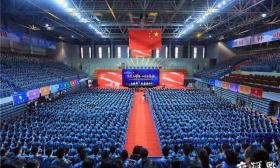（组图）真会玩 南京航空航天大学VR直播开学典礼