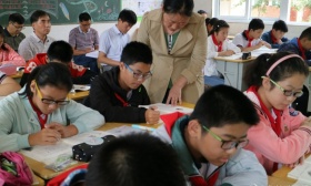 高邮市教育局领导莅临高邮外国语学校检查开学工作
