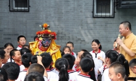 新教材 新学校 新主题为“开学第一课”添彩
