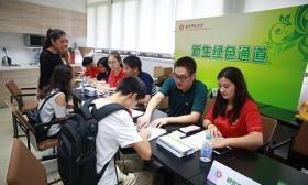 高校预防不良校园贷 为贫困生预支三千元助学金
