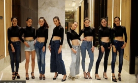 女大学生参加超级模特大赛