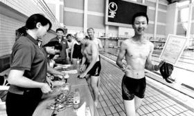 清华重启不会游泳不能毕业校规 首场测试合格率91.5%