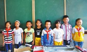 小学一个班4对“孪生子”：只能分开坐便于区分