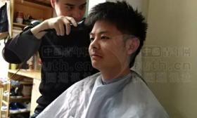 大四男生免费为身边同学剪发:自学手艺一气呵成