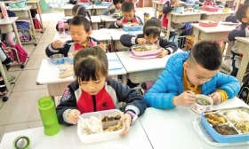 小学发好习惯手册：列吃饭要请长辈先坐等10条