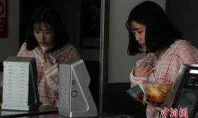 组图：山大宿舍可“刷脸”进出 化妆也能识别