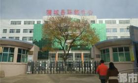 女高中生午休时间操场产子 副校长这样回应