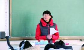 扬州患癌女教师八年三次手术 仍坚守三尺讲台