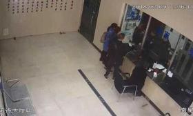 留学生被电信诈骗失联 母亲再遭勒索：你儿子被绑