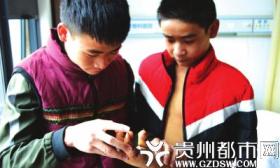 哥哥初中毕业打工4年 为12岁残疾弟弟攒2万手术费